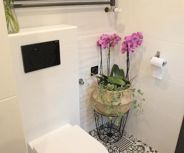 Brookwood Mini Studio Airport Lawica *