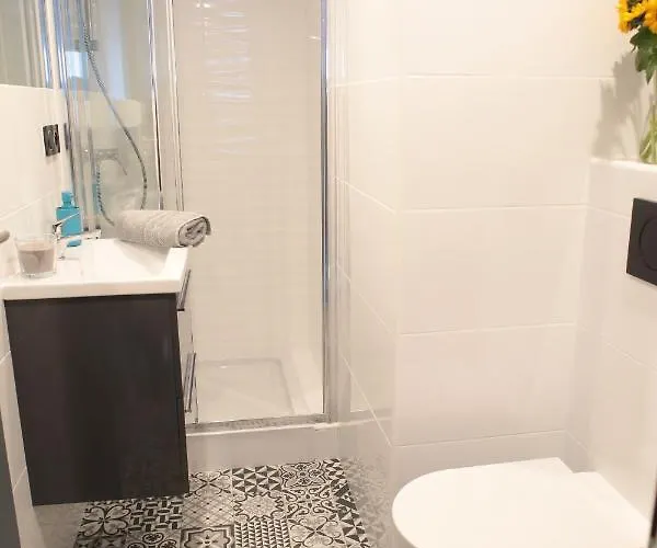 Brookwood Mini Studio Airport Lawica *