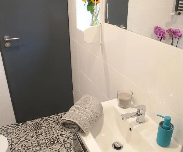 Brookwood Mini Studio Airport Lawica Apartment